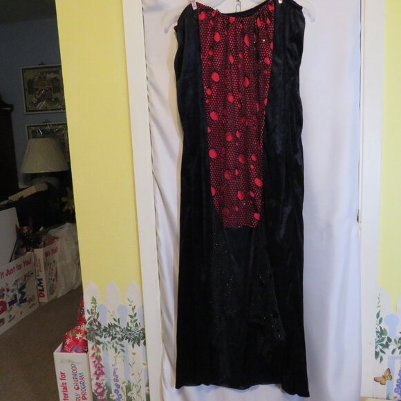 Scarlet vampire adult full figure costume (2)piece top and skirt ladies size - Picture 2 of 15